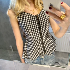 Festtopp - Superfin rutig fest topp! Storlek M men passar även S ❣️