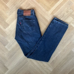 Levis 501 jeans - Levis jeansen är i strl 29/32 och är i 10/10 skick( dem är nyköpta) säljer för jag råka köpa för stor storlek. Modellen är 173, Dma om du har några frågor🙌 