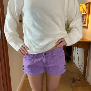 Lila shorts 💜  - Jätte söta shorts 💗💗 Midjemåttet:38