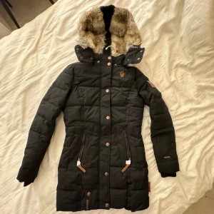 Helt ny Marikoo Vinterkappa - Helt ny och oanvänd Marikoo lieblings vinterkappa i strl XS!!💕 (nypris 1900kr)