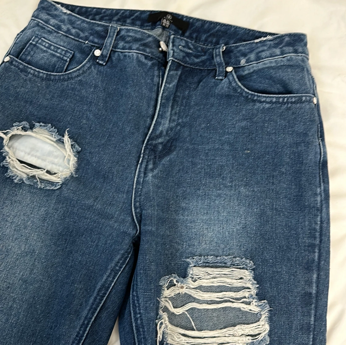 Blå slitna jeans - 92