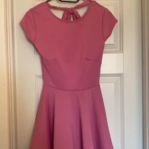 Söt klänning  - Rosa fin söt kort klänning.