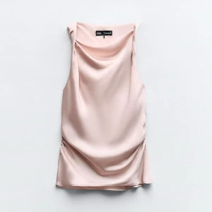Rosa satin topp - Rosa satin topp ifrån Zara, storlek M. Aldrig använd och prislappen är kvar 