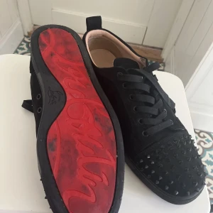 Loubs  - SÄLJER IT!! Ska byta skorna mot ett par andra 