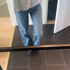 Snygga denim jeans - Snygga denim jeans från Vero Moda som passar mig som är 1,70. Säljer pga för tighta för mig.💗