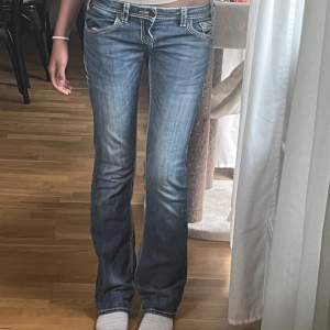 Lågmidjade jeans från rockandrolldenim, skulle beskriva som en storlek s