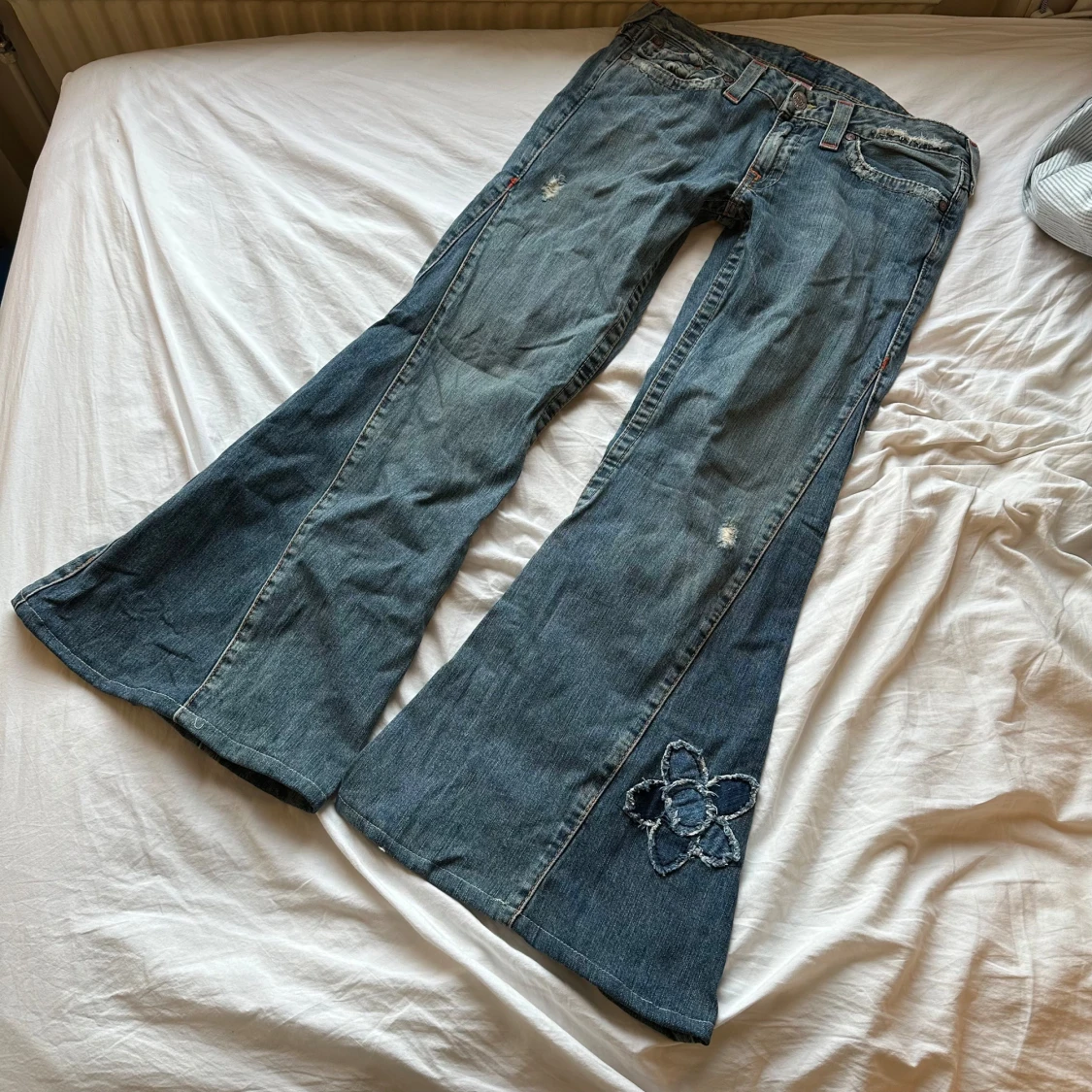 jätteflared lågmidjade true religion jeans  - 90