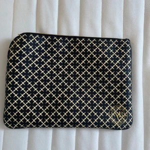 Madelena Birger  - Jätte fint data fodral nästan aldrig använt ❤️