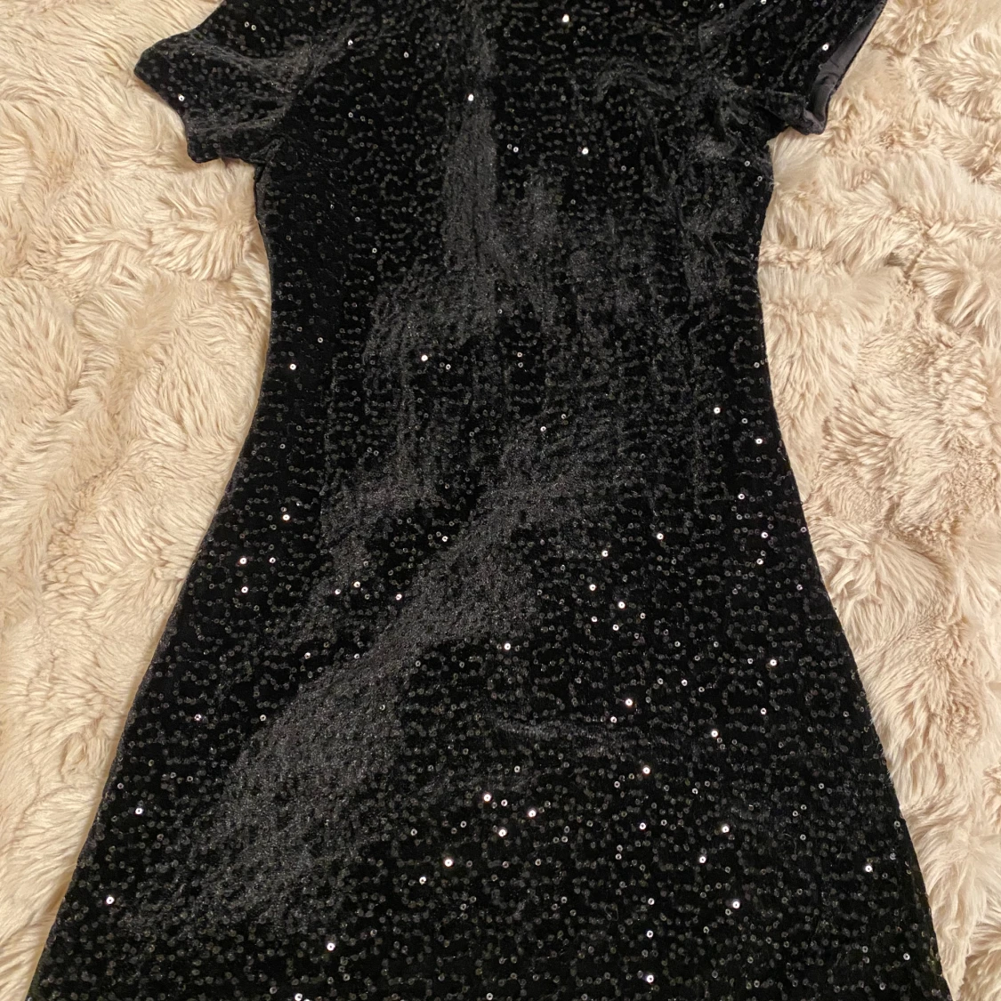 Jättefin glittrig klänning  - 92