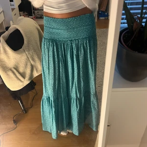 Grön långkjol zara - Så fin långkjol från zara i fint skick, priset kan diskuteras