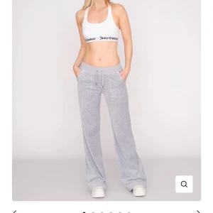 JUICY BYXOR - -Bra skick, väldigt fina -Strl. Xs men passar även S -Skriv privat för fler bilder, frågor osv!  -Kan gå ner i pris vid snabb affär!  