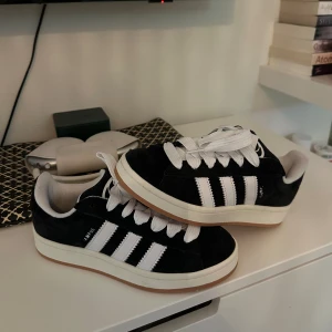 Adidas campus - Säljer mina helt nya adidas campus!! Aldrig använda!! Har inte kvar boxen tyvärr❤️därför billigare pris!!