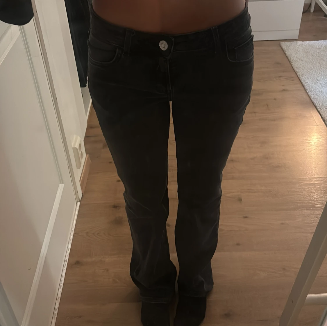 Svarta bootcut jeans