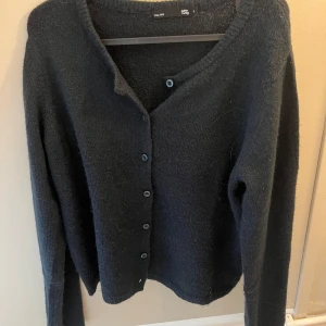 Stickad tröja  - Stickad tröja från lager