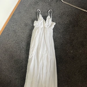 Vit vacker långklänning - Super vacker klänning, köpt utomlands