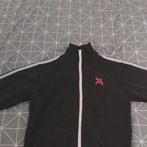 Lacoste hoodie  - Bra skick 