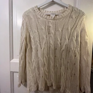 Stickad tröja  - Nästintill oanvänd.