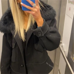 Meotine jacka - Säljer ni min sparsamt använda meotine jacka då den ej kommer till användning mer💕 skriv privat för mer frågor