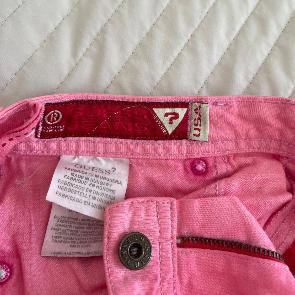 Lågmidjade rosa jeans från GUESS - 93