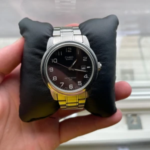 Casio klocka - Casio klocka, 50 m Japan Mov’t, råstfritt stål. Kom gärna med prisförslag! 