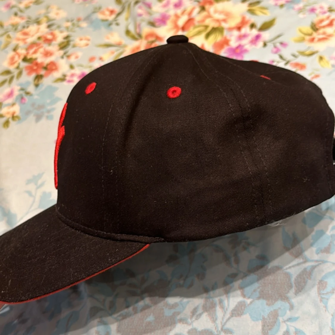 New Era svart röd  - 90