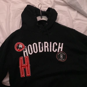 Hoodrich hoodie  - Säljer min hoodrich tröja för den används aldrig, bra sick. Pris kan diskuteras vid snabb affär 