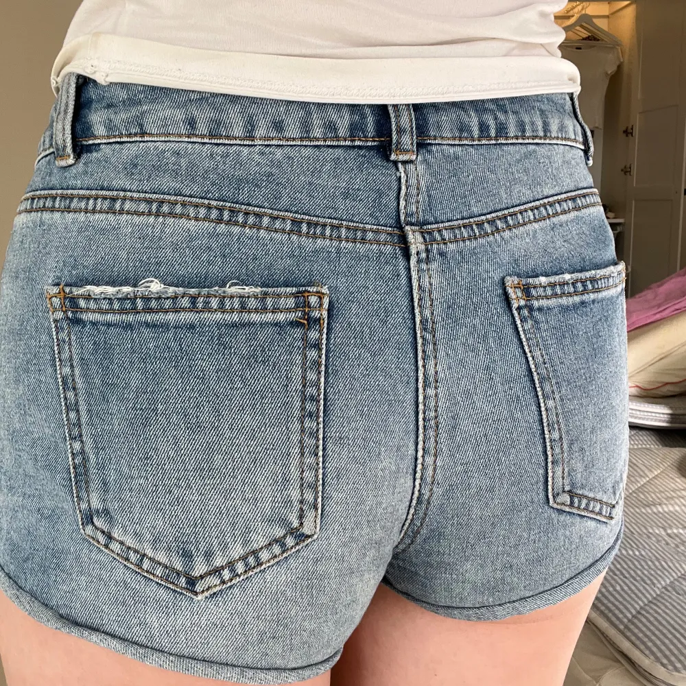 Säljer dessa snygga jeansshorts💕💕. Shorts.