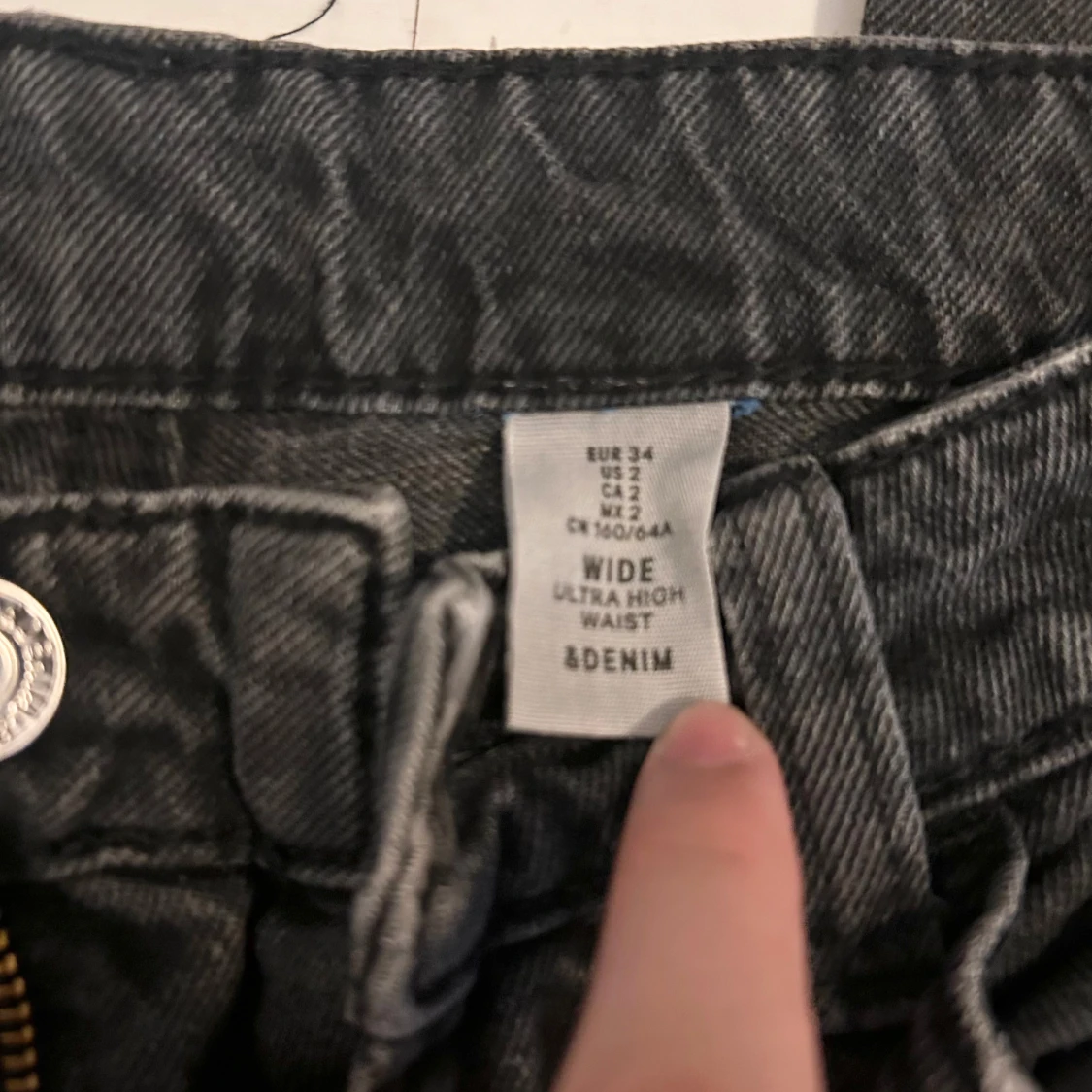 Svart widelegged jeans - 93