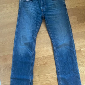 Diesel jeans - Säljer dessa helt nya diesel jeans pga att de inte kommer till användning, inga tecken på defekter