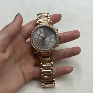 Söt klocka - Behöver nytt batteri, klicka inte på köp nu, då jag har annons någon annanstans också  