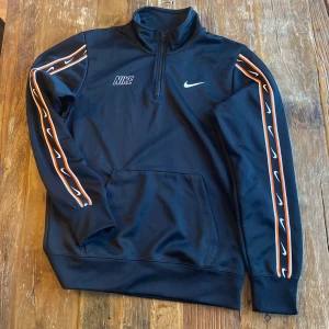 Nike set - Nike ser köpt för 1500kr på stadium. Används inte längre