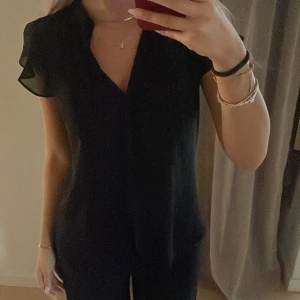 Svart blus - Svart blus från hm. I storlek 36. 