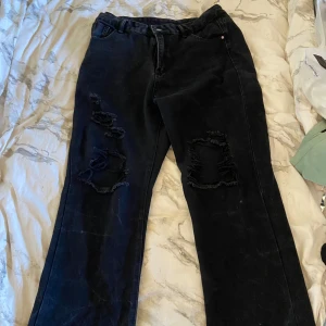 Svarta håliga byxor - Använda en del men trotts de i fint skick!