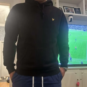 Lyle&sccot - Snygg hoodie i bra skick.  Storlek m.