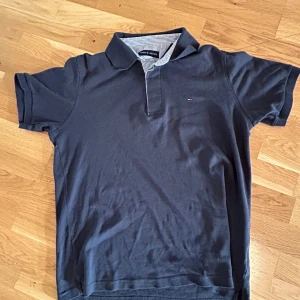 Tommy Hilfiger piké - Säljer min Tommy hilfiger piké. Bara använt 2 gånger och är i bra skick