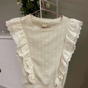 Topp - Säljer denna topp/ blus i mycket fint skick. 