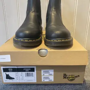 Hej säljer dessa fina boots från Dr martens  skorna är som nya. De är storlek 42  Vid frågor eller intresse skriv  Finns i Malmö 