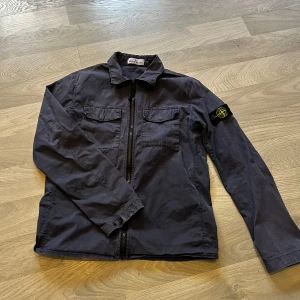 Stone island jacka - Riktigt fin stone island jacka Skick: 8/10 Xs/165