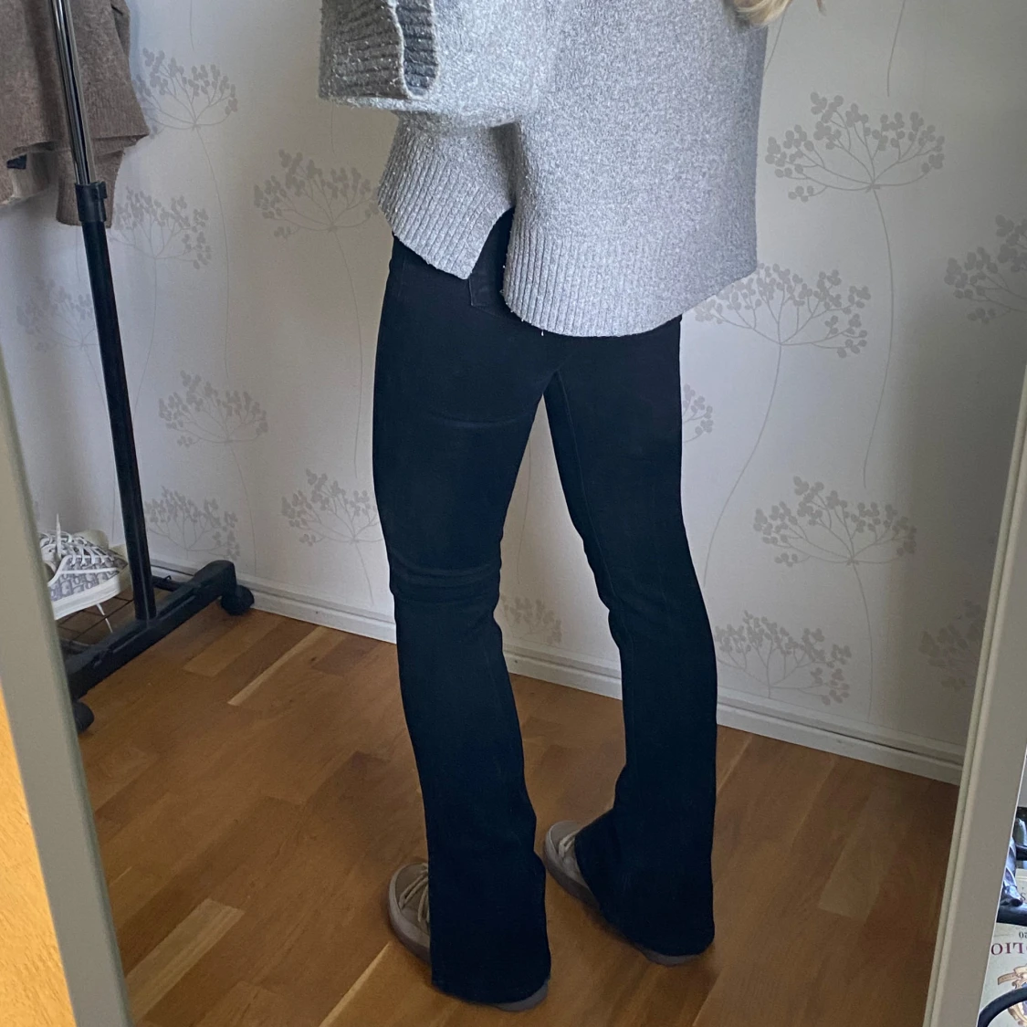 Svarta bootcut jeans - 92