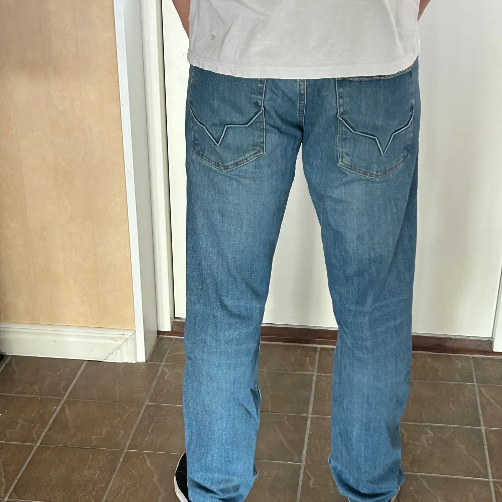 Pepe Jeans i bra skick. Storlek: W32 L32 Regular/slim fit Benlängd: 105 cm Midja: 42cm. Jeans & Byxor.