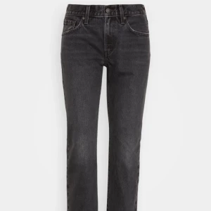 Levis middy straight jeans - Helt nya. 24x31