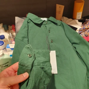 la chemise  - It is very good quality and style, it was given to me and I decided to sell it