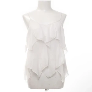 Jättefint volanglinne - Säljer detta linne med volanger, hör av dig om du har några frågor💘