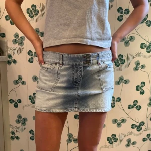 Kjol från river island - Använd få gånger men säljer då den e lite stor för mig💕