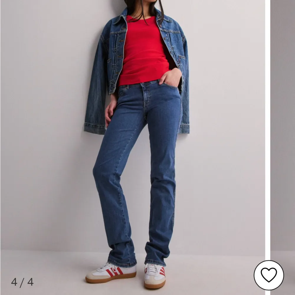 Org. Pris 699kr  Används inte Inget fel med dem alls jag vill bara inte ha dem, skriv ifall ni har frågor💕💕. Jeans & Byxor.