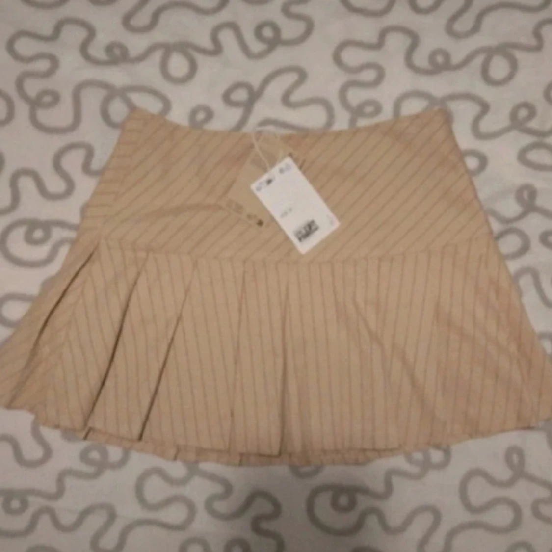 Beige randig kjol från Monki