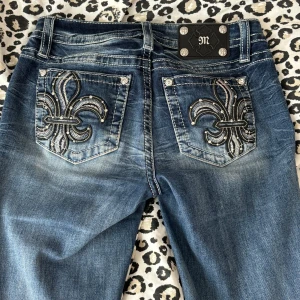 Miss me Jeans - Miss me jeans i storlek 27, midjemått rakt över 37cm, innerbenslängd 85cm! Köpta för 2000 kr men säljer för 1000kr💋