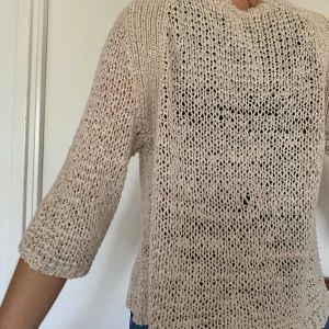 Stickad kofta - En fin grovstickad kofta som är köpt second hand. I mycket bra skick!