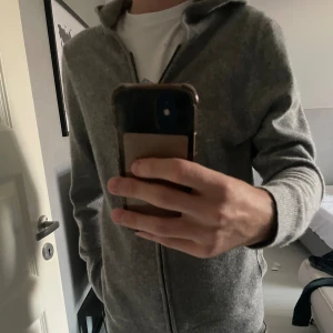 Kashmir hoodie - Kashmir hoodie från Lawrence grey 100% Kashmir 