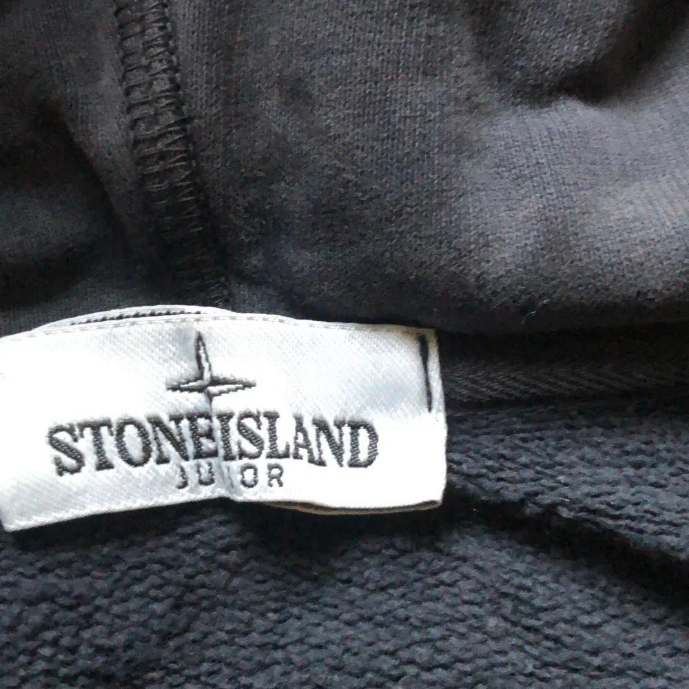 Stone island tröja storlek 155-160. Hoodies.